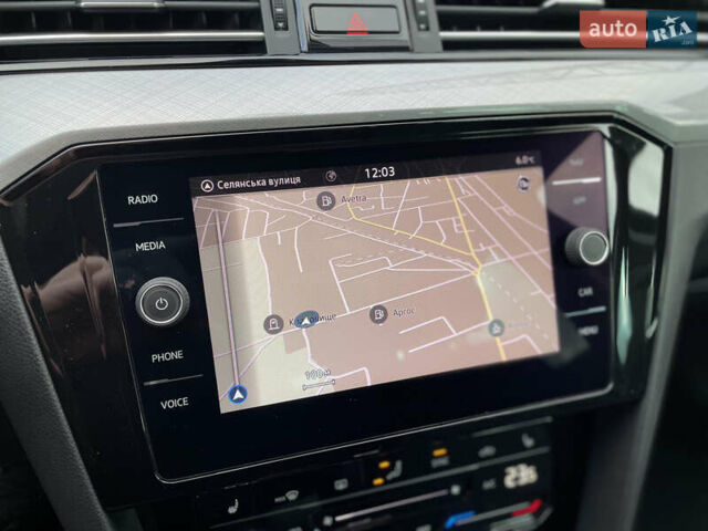 Чорний Фольксваген Пассат, об'ємом двигуна 2 л та пробігом 193 тис. км за 23500 $, фото 136 на Automoto.ua