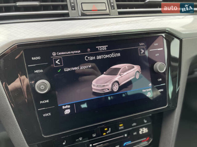 Чорний Фольксваген Пассат, об'ємом двигуна 2 л та пробігом 193 тис. км за 23500 $, фото 149 на Automoto.ua