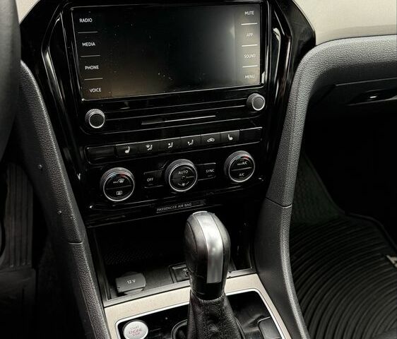 Черный Фольксваген Пассат, объемом двигателя 2 л и пробегом 131 тыс. км за 18800 $, фото 10 на Automoto.ua