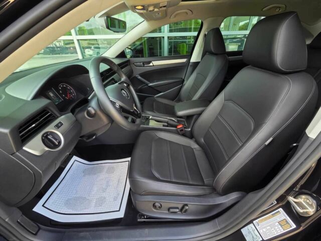 Черный Фольксваген Пассат, объемом двигателя 2 л и пробегом 30 тыс. км за 13300 $, фото 10 на Automoto.ua