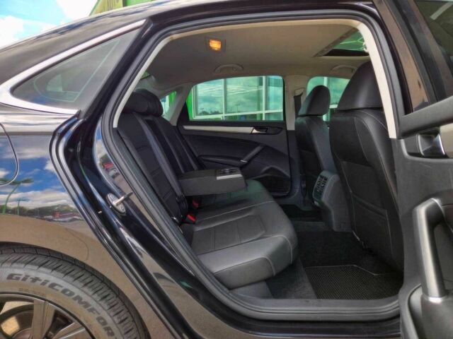 Черный Фольксваген Пассат, объемом двигателя 2 л и пробегом 30 тыс. км за 13300 $, фото 12 на Automoto.ua