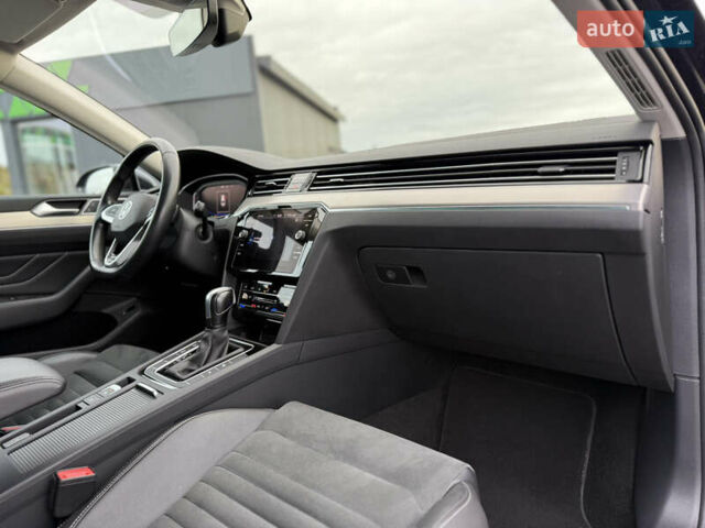 Чорний Фольксваген Пассат, об'ємом двигуна 2 л та пробігом 123 тис. км за 34900 $, фото 86 на Automoto.ua