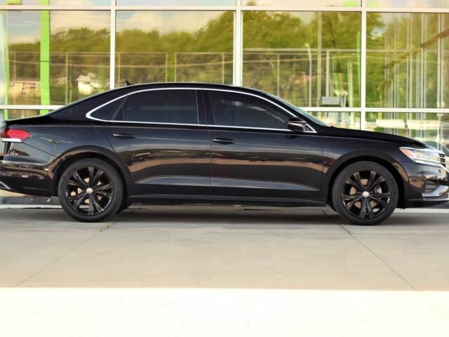 Черный Фольксваген Пассат, объемом двигателя 2 л и пробегом 30 тыс. км за 13300 $, фото 6 на Automoto.ua