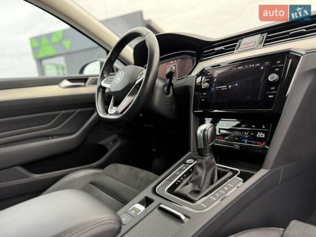 Чорний Фольксваген Пассат, об'ємом двигуна 2 л та пробігом 123 тис. км за 34900 $, фото 87 на Automoto.ua