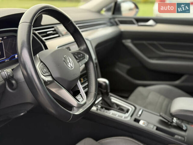 Чорний Фольксваген Пассат, об'ємом двигуна 2 л та пробігом 123 тис. км за 34900 $, фото 83 на Automoto.ua