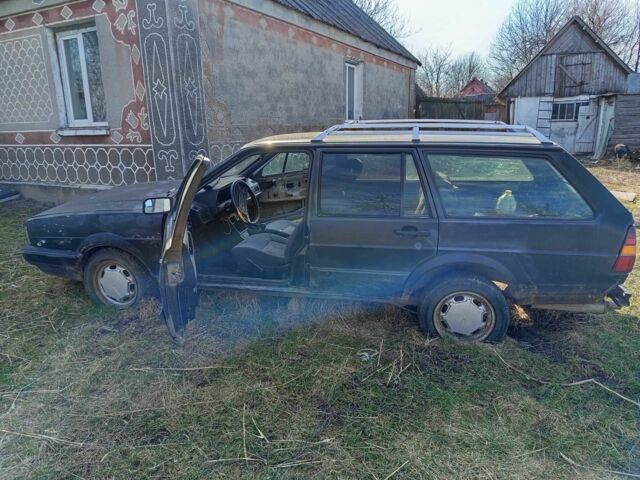 Черный Фольксваген Пассат, объемом двигателя 1.8 л и пробегом 100 тыс. км за 240 $, фото 1 на Automoto.ua