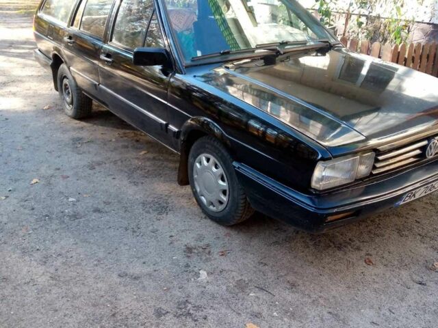 Черный Фольксваген Пассат, объемом двигателя 1 л и пробегом 2 тыс. км за 2000 $, фото 1 на Automoto.ua