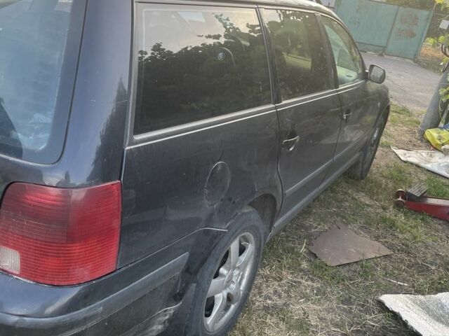 Черный Фольксваген Пассат, объемом двигателя 1.9 л и пробегом 3 тыс. км за 2500 $, фото 2 на Automoto.ua