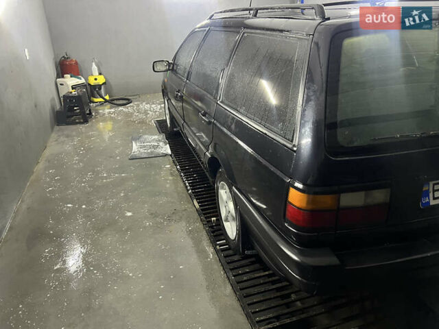 Черный Фольксваген Пассат, объемом двигателя 1.8 л и пробегом 400 тыс. км за 1599 $, фото 5 на Automoto.ua