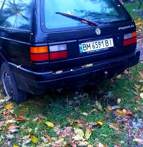 Черный Фольксваген Пассат, объемом двигателя 1.8 л и пробегом 300 тыс. км за 900 $, фото 1 на Automoto.ua