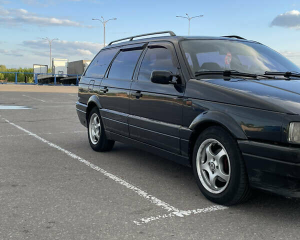 Черный Фольксваген Пассат, объемом двигателя 1.8 л и пробегом 133 тыс. км за 2500 $, фото 1 на Automoto.ua