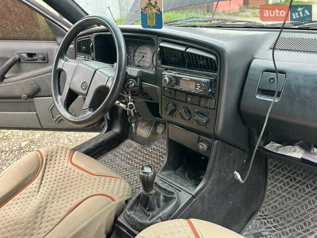 Черный Фольксваген Пассат, объемом двигателя 1.6 л и пробегом 320 тыс. км за 1499 $, фото 15 на Automoto.ua