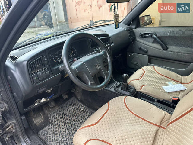 Черный Фольксваген Пассат, объемом двигателя 1.6 л и пробегом 320 тыс. км за 1499 $, фото 10 на Automoto.ua