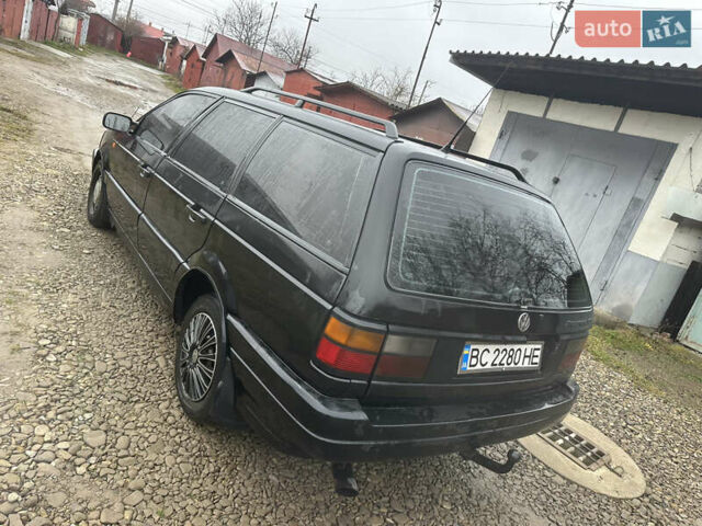 Черный Фольксваген Пассат, объемом двигателя 1.6 л и пробегом 210 тыс. км за 1350 $, фото 4 на Automoto.ua