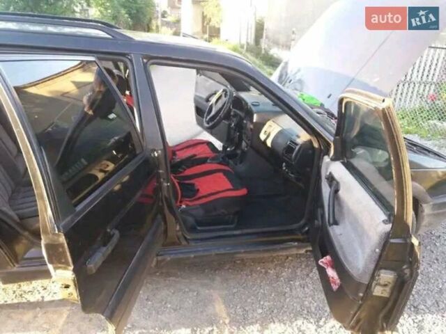 Черный Фольксваген Пассат, объемом двигателя 1.8 л и пробегом 435 тыс. км за 1900 $, фото 4 на Automoto.ua