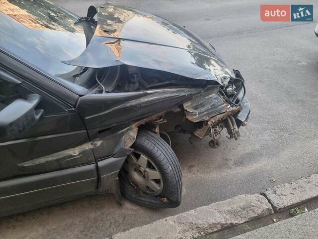 Черный Фольксваген Пассат, объемом двигателя 1.8 л и пробегом 513 тыс. км за 599 $, фото 3 на Automoto.ua