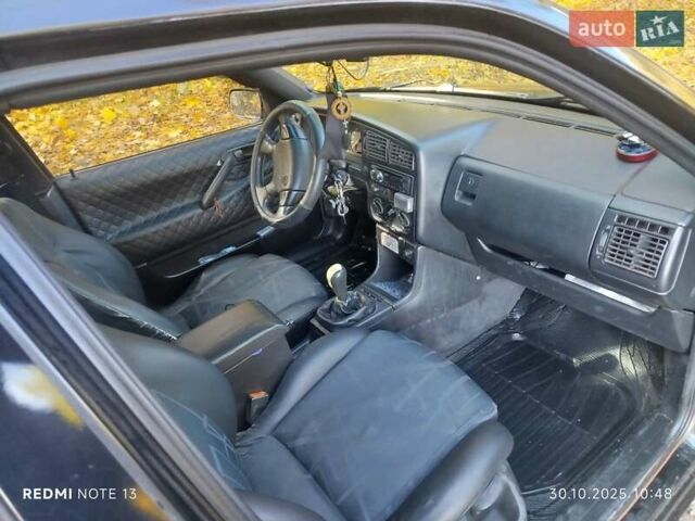 Черный Фольксваген Пассат, объемом двигателя 1.8 л и пробегом 330 тыс. км за 2500 $, фото 1 на Automoto.ua