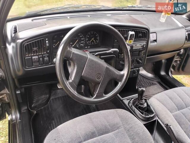 Черный Фольксваген Пассат, объемом двигателя 1.78 л и пробегом 241 тыс. км за 2251 $, фото 4 на Automoto.ua