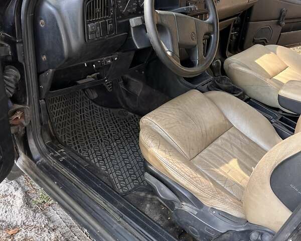 Черный Фольксваген Пассат, объемом двигателя 1.98 л и пробегом 404 тыс. км за 1950 $, фото 4 на Automoto.ua