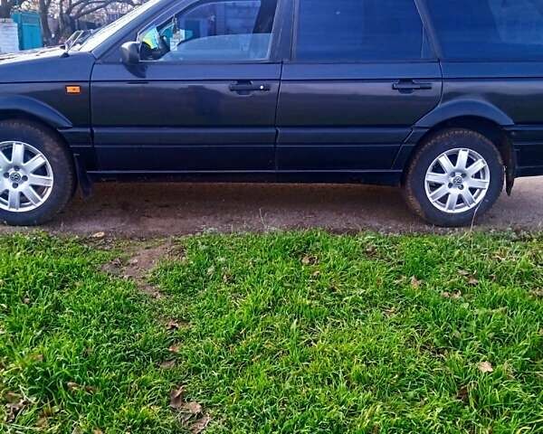 Черный Фольксваген Пассат, объемом двигателя 2 л и пробегом 400 тыс. км за 2000 $, фото 3 на Automoto.ua