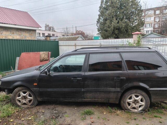 Черный Фольксваген Пассат, объемом двигателя 0 л и пробегом 350 тыс. км за 1000 $, фото 1 на Automoto.ua