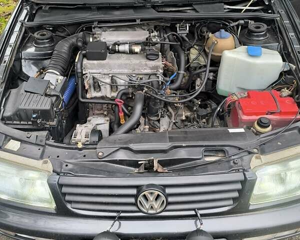 Чорний Фольксваген Пассат, об'ємом двигуна 1.98 л та пробігом 300 тис. км за 2800 $, фото 1 на Automoto.ua