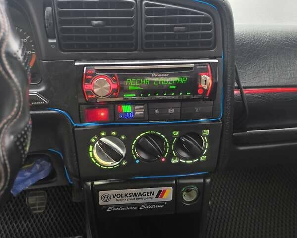 Чорний Фольксваген Пассат, об'ємом двигуна 1.98 л та пробігом 300 тис. км за 2800 $, фото 16 на Automoto.ua