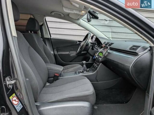 Черный Фольксваген Пассат, объемом двигателя 1.9 л и пробегом 213 тыс. км за 1400 $, фото 13 на Automoto.ua