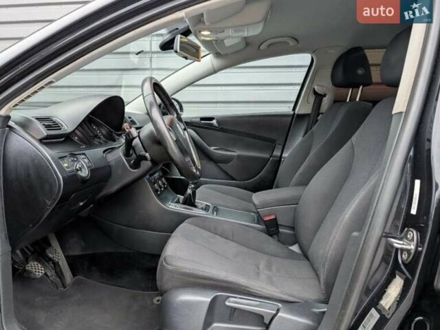 Черный Фольксваген Пассат, объемом двигателя 1.9 л и пробегом 213 тыс. км за 1400 $, фото 8 на Automoto.ua