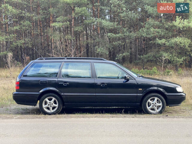 Черный Фольксваген Пассат, объемом двигателя 2 л и пробегом 330 тыс. км за 3550 $, фото 7 на Automoto.ua