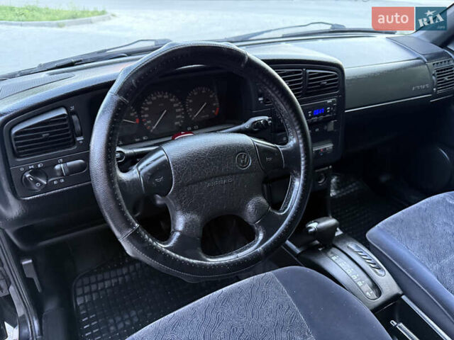 Черный Фольксваген Пассат, объемом двигателя 2.8 л и пробегом 274 тыс. км за 2500 $, фото 32 на Automoto.ua