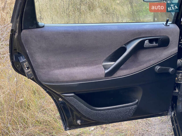 Черный Фольксваген Пассат, объемом двигателя 2 л и пробегом 330 тыс. км за 3550 $, фото 24 на Automoto.ua