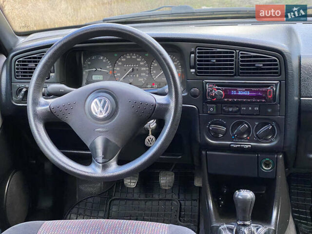 Черный Фольксваген Пассат, объемом двигателя 2 л и пробегом 330 тыс. км за 3550 $, фото 33 на Automoto.ua