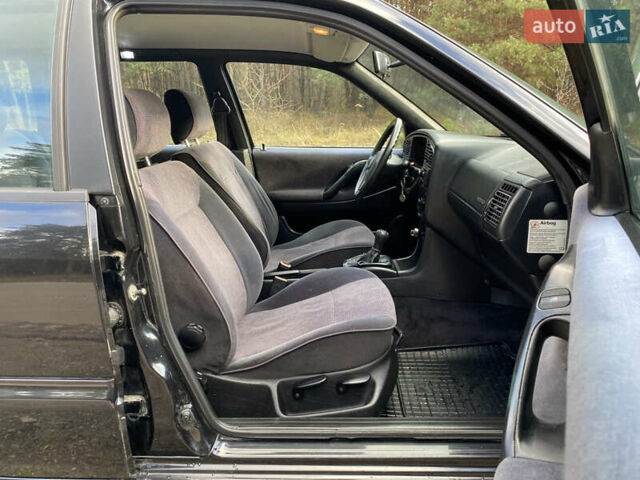 Черный Фольксваген Пассат, объемом двигателя 2 л и пробегом 330 тыс. км за 3550 $, фото 18 на Automoto.ua