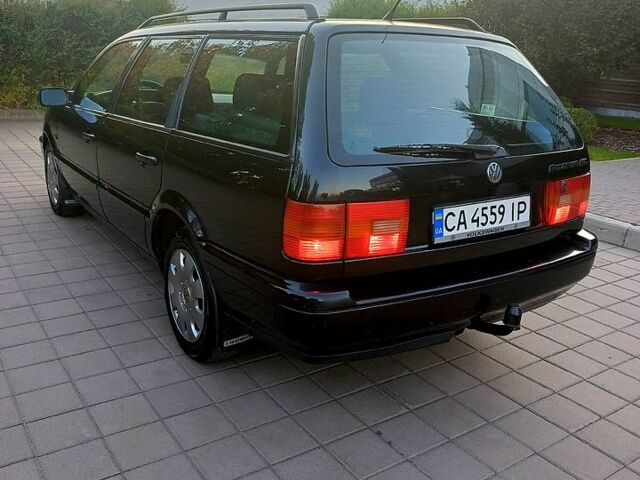 Черный Фольксваген Пассат, объемом двигателя 1.6 л и пробегом 312 тыс. км за 2900 $, фото 4 на Automoto.ua