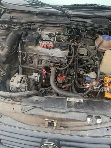 Черный Фольксваген Пассат, объемом двигателя 2 л и пробегом 400 тыс. км за 2700 $, фото 3 на Automoto.ua