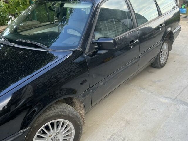 Черный Фольксваген Пассат, объемом двигателя 1.8 л и пробегом 450 тыс. км за 1800 $, фото 1 на Automoto.ua