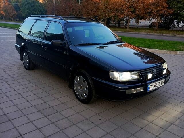 Черный Фольксваген Пассат, объемом двигателя 1.6 л и пробегом 312 тыс. км за 2900 $, фото 5 на Automoto.ua