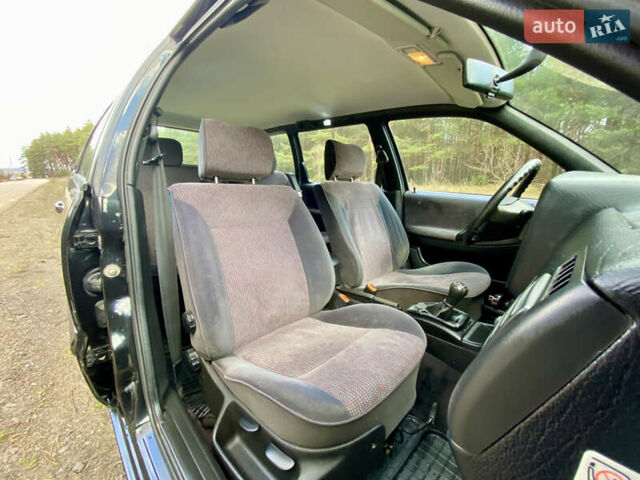 Черный Фольксваген Пассат, объемом двигателя 2 л и пробегом 330 тыс. км за 3550 $, фото 21 на Automoto.ua