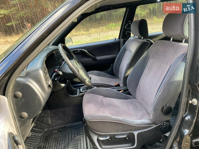 Черный Фольксваген Пассат, объемом двигателя 2 л и пробегом 330 тыс. км за 3550 $, фото 28 на Automoto.ua