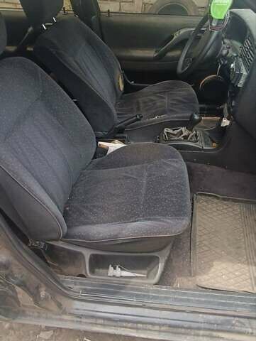 Черный Фольксваген Пассат, объемом двигателя 2 л и пробегом 400 тыс. км за 2700 $, фото 4 на Automoto.ua