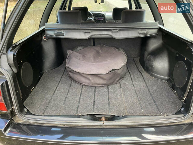 Черный Фольксваген Пассат, объемом двигателя 2 л и пробегом 330 тыс. км за 3550 $, фото 43 на Automoto.ua