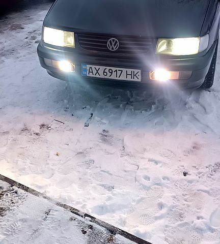 Черный Фольксваген Пассат, объемом двигателя 2 л и пробегом 400 тыс. км за 2700 $, фото 1 на Automoto.ua