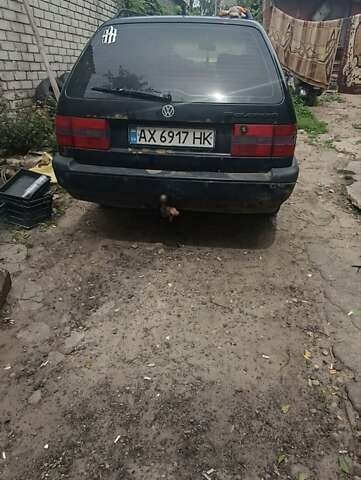 Черный Фольксваген Пассат, объемом двигателя 2 л и пробегом 400 тыс. км за 2700 $, фото 1 на Automoto.ua