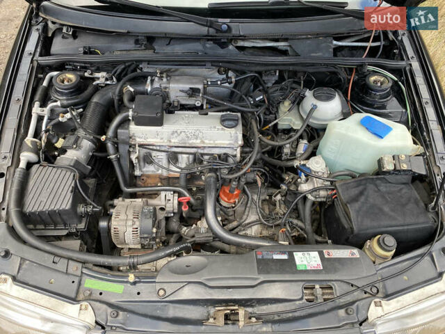 Черный Фольксваген Пассат, объемом двигателя 2 л и пробегом 330 тыс. км за 3550 $, фото 40 на Automoto.ua