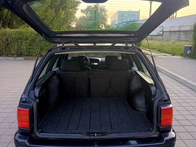 Черный Фольксваген Пассат, объемом двигателя 1.6 л и пробегом 312 тыс. км за 2900 $, фото 11 на Automoto.ua