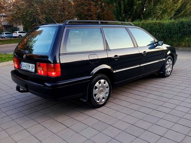 Черный Фольксваген Пассат, объемом двигателя 1.6 л и пробегом 312 тыс. км за 2900 $, фото 1 на Automoto.ua