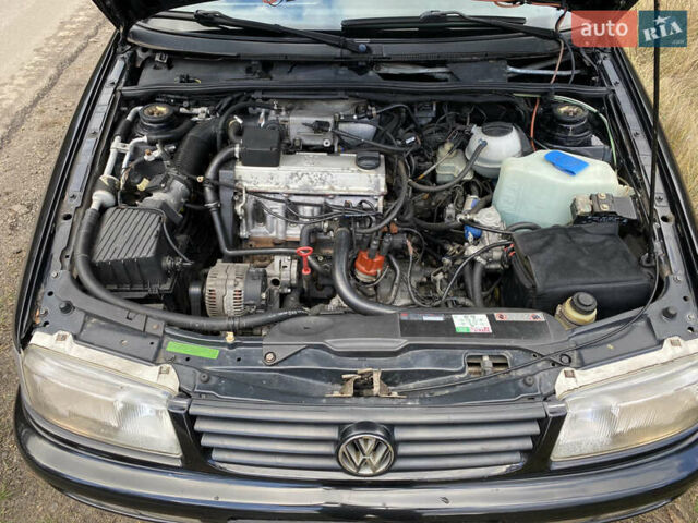 Черный Фольксваген Пассат, объемом двигателя 2 л и пробегом 330 тыс. км за 3550 $, фото 37 на Automoto.ua