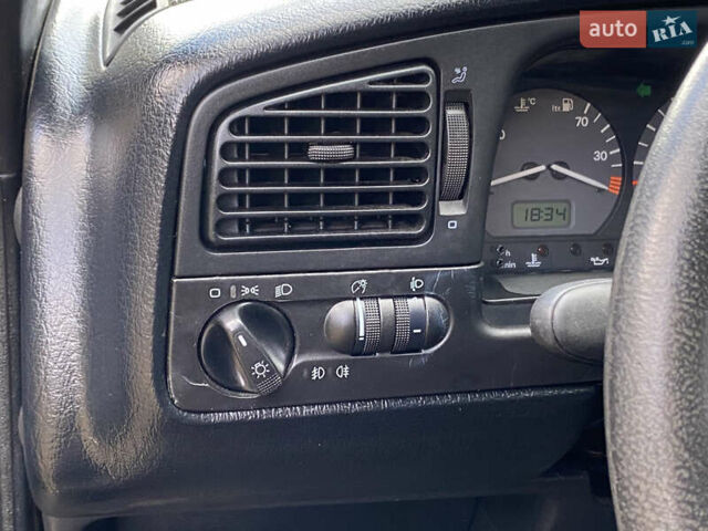 Черный Фольксваген Пассат, объемом двигателя 2 л и пробегом 330 тыс. км за 3550 $, фото 34 на Automoto.ua