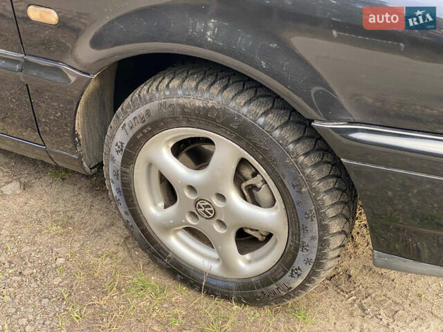 Черный Фольксваген Пассат, объемом двигателя 2 л и пробегом 330 тыс. км за 3550 $, фото 53 на Automoto.ua